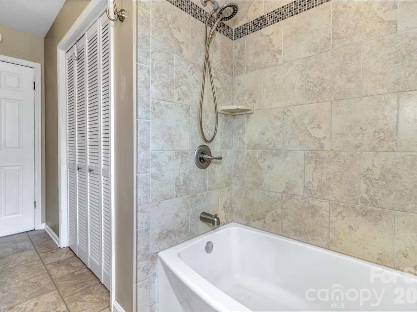 38 Chadwick Wade Drive, Asheville, NC 28804.  MLS# CAR4395327, YatesRealty ID 24019. 