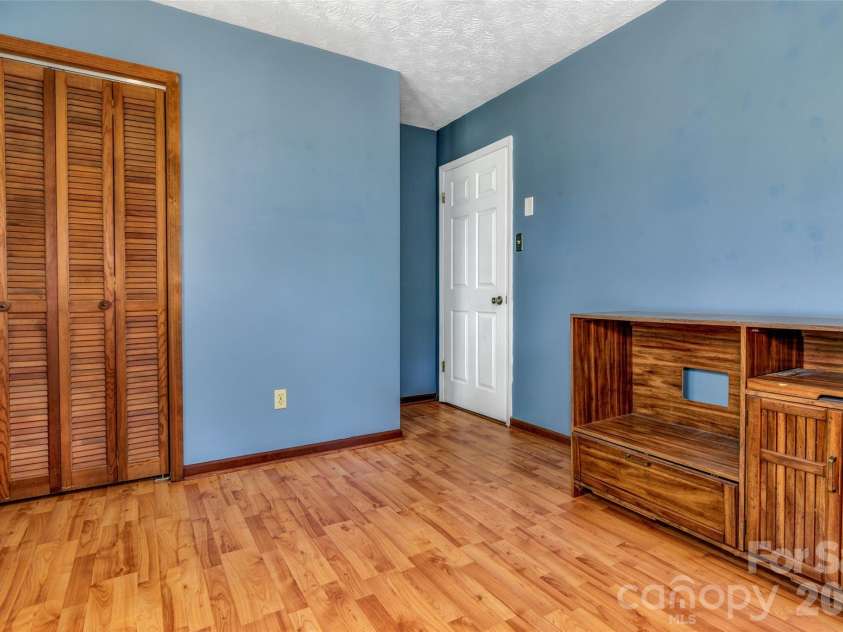 38 Chadwick Wade Drive, Asheville, NC 28804.  MLS# CAR4395327, YatesRealty ID 24019. 