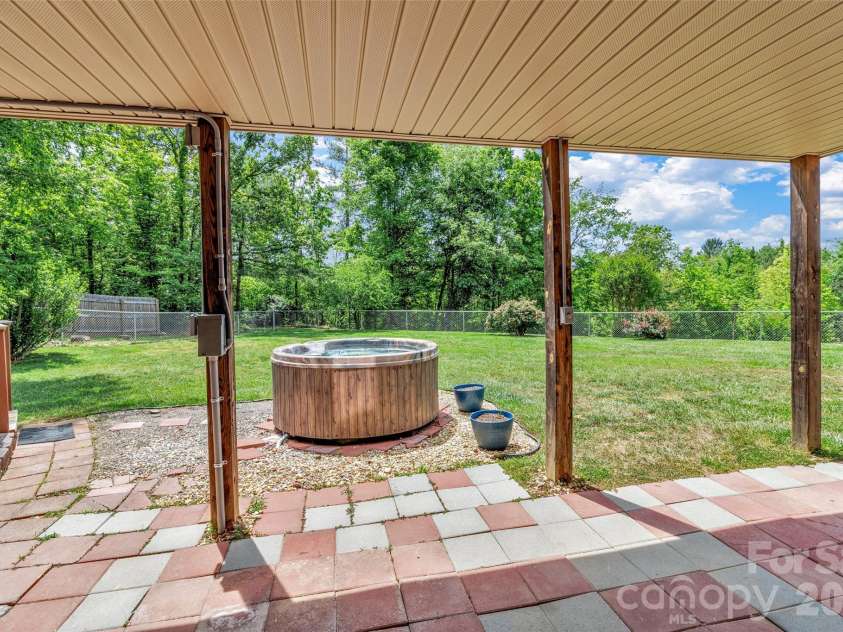 38 Chadwick Wade Drive, Asheville, NC 28804.  MLS# CAR4395327, YatesRealty ID 24019. 