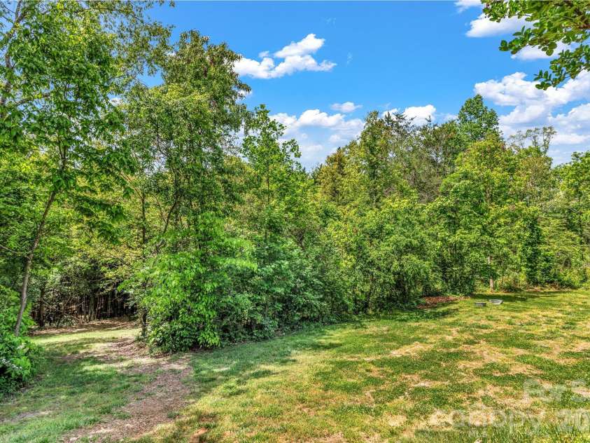 38 Chadwick Wade Drive, Asheville, NC 28804.  MLS# CAR4395327, YatesRealty ID 24019. 