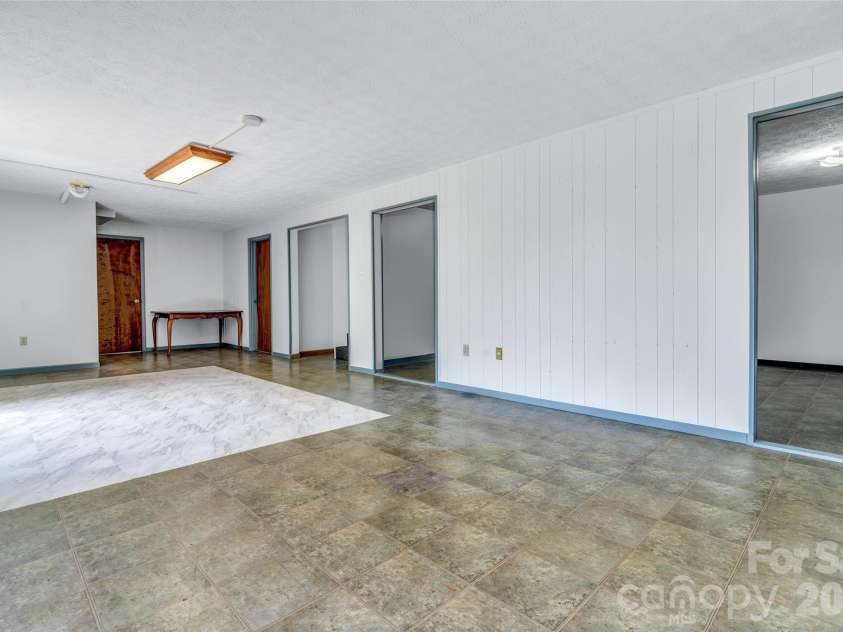 38 Chadwick Wade Drive, Asheville, NC 28804.  MLS# CAR4395327, YatesRealty ID 24019. 