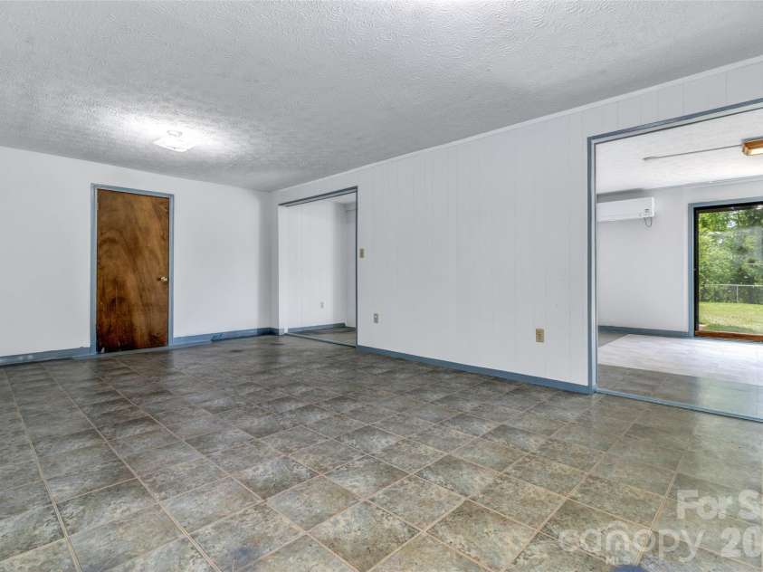 38 Chadwick Wade Drive, Asheville, NC 28804.  MLS# CAR4395327, YatesRealty ID 24019. 