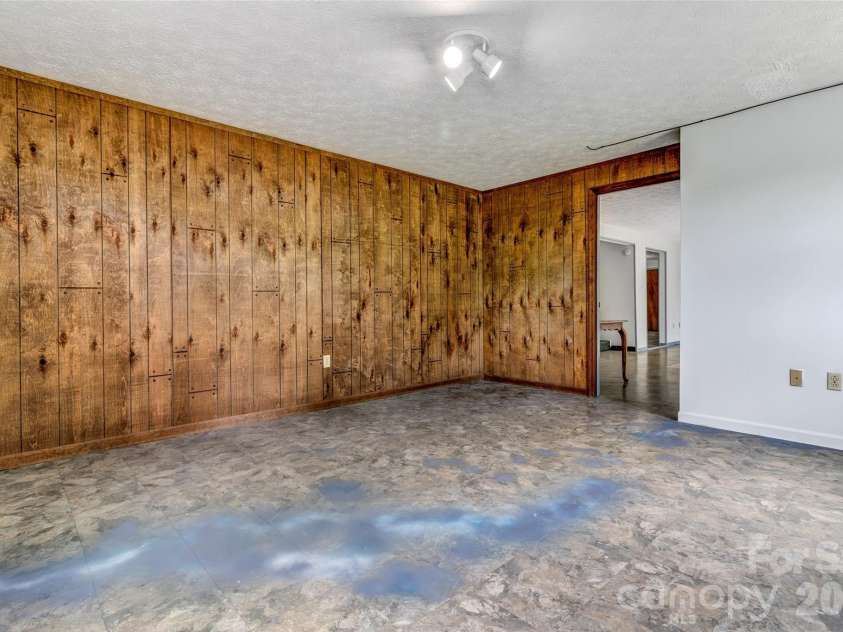 38 Chadwick Wade Drive, Asheville, NC 28804.  MLS# CAR4395327, YatesRealty ID 24019. 