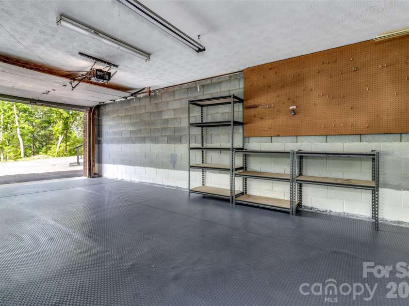 38 Chadwick Wade Drive, Asheville, NC 28804.  MLS# CAR4395327, YatesRealty ID 24019. 