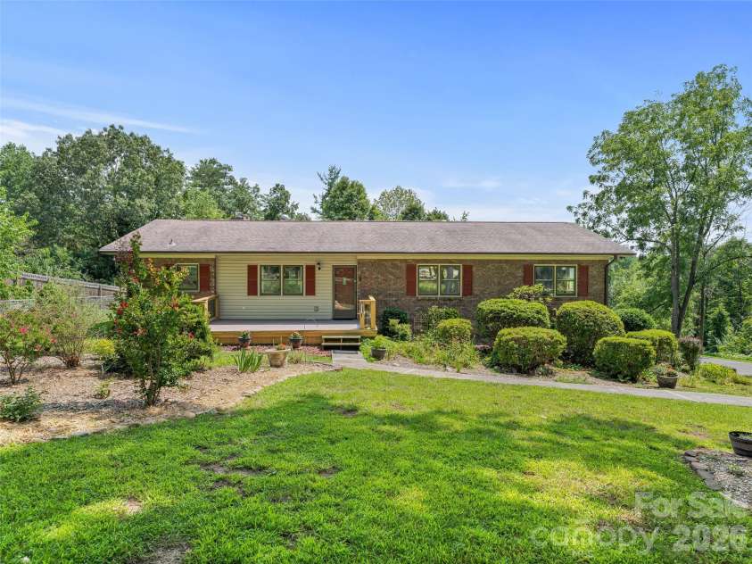 38 Chadwick Wade Drive, Asheville, NC 28804.  MLS# CAR4414061, YatesRealty ID 24019. 
