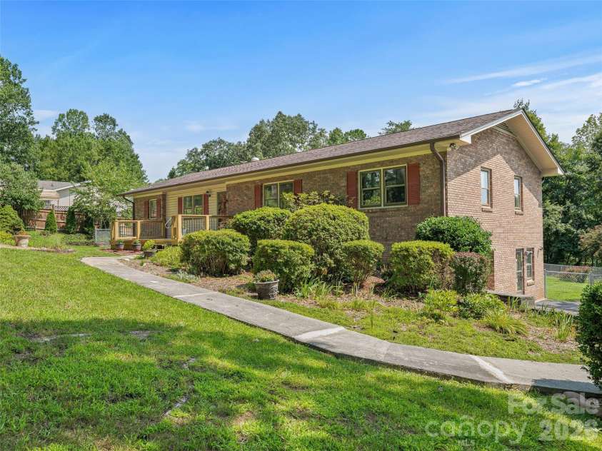 38 Chadwick Wade Drive, Asheville, NC 28804.  MLS# CAR4414061, YatesRealty ID 24019. 