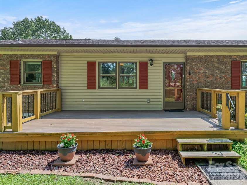 38 Chadwick Wade Drive, Asheville, NC 28804.  MLS# CAR4414061, YatesRealty ID 24019. 