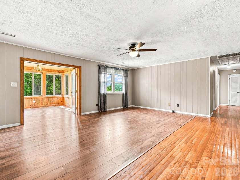 38 Chadwick Wade Drive, Asheville, NC 28804.  MLS# CAR4414061, YatesRealty ID 24019. 