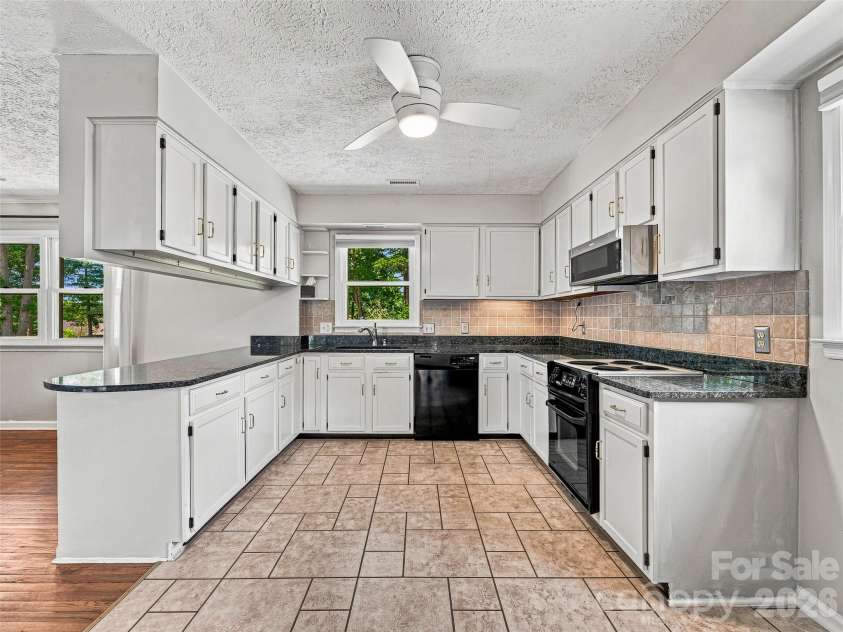 38 Chadwick Wade Drive, Asheville, NC 28804.  MLS# CAR4414061, YatesRealty ID 24019. 