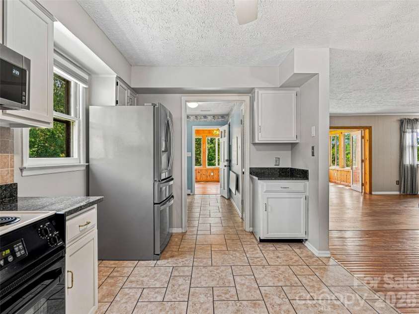 38 Chadwick Wade Drive, Asheville, NC 28804.  MLS# CAR4414061, YatesRealty ID 24019. 