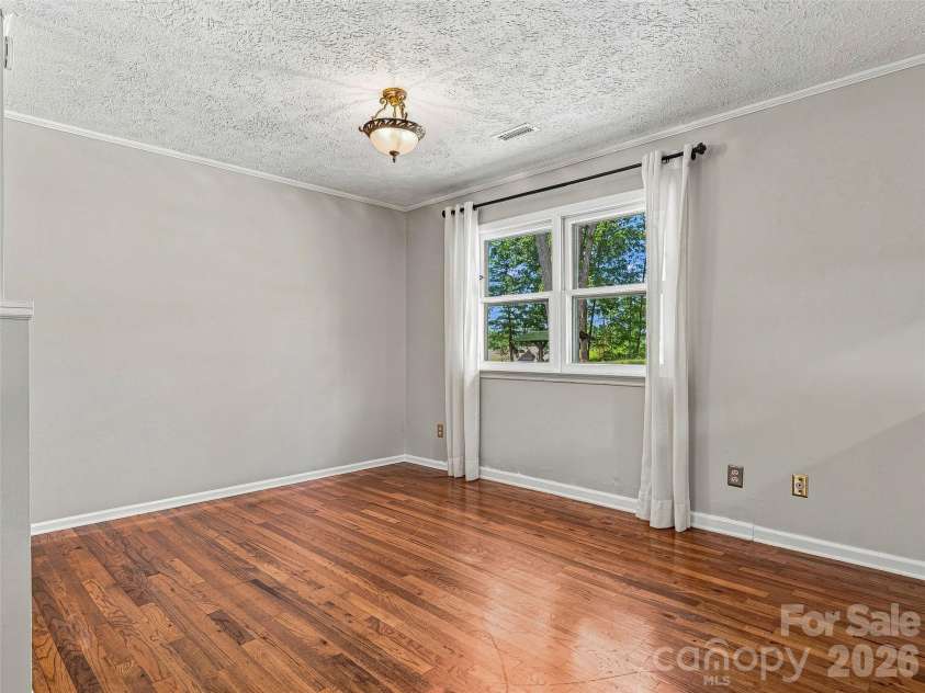 38 Chadwick Wade Drive, Asheville, NC 28804.  MLS# CAR4414061, YatesRealty ID 24019. 
