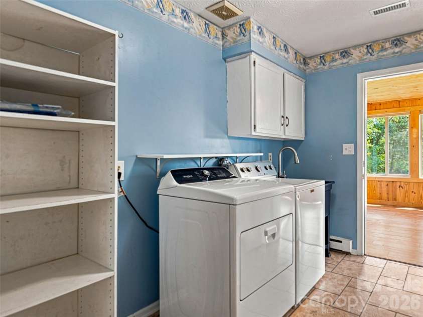 38 Chadwick Wade Drive, Asheville, NC 28804.  MLS# CAR4414061, YatesRealty ID 24019. 