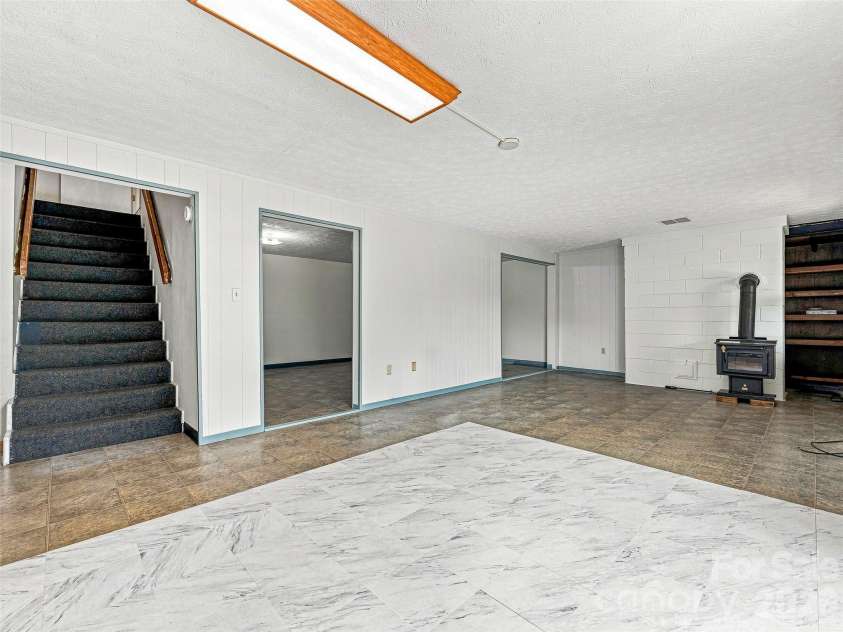 38 Chadwick Wade Drive, Asheville, NC 28804.  MLS# CAR4414061, YatesRealty ID 24019. 