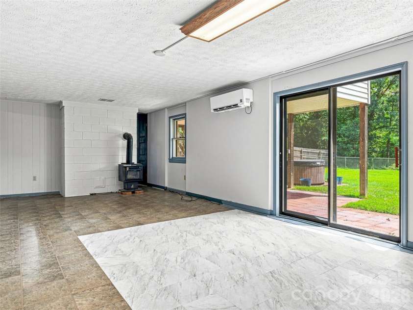 38 Chadwick Wade Drive, Asheville, NC 28804.  MLS# CAR4414061, YatesRealty ID 24019. 