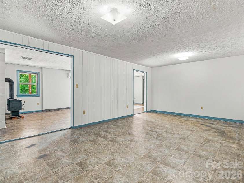 38 Chadwick Wade Drive, Asheville, NC 28804.  MLS# CAR4414061, YatesRealty ID 24019. 