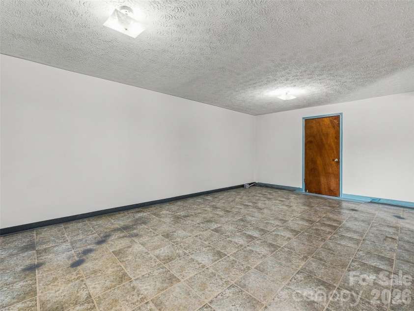 38 Chadwick Wade Drive, Asheville, NC 28804.  MLS# CAR4414061, YatesRealty ID 24019. 