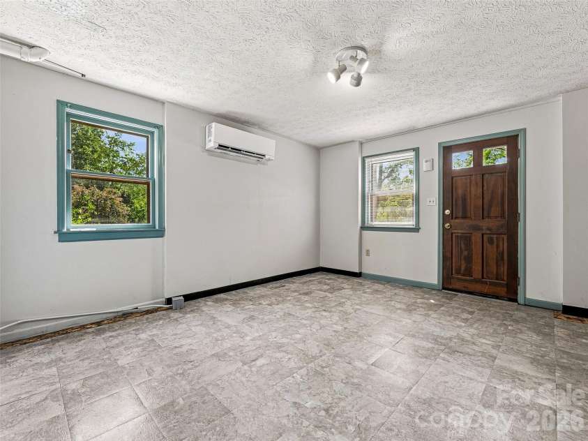 38 Chadwick Wade Drive, Asheville, NC 28804.  MLS# CAR4414061, YatesRealty ID 24019. 