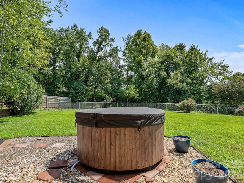38 Chadwick Wade Drive, Asheville, NC 28804.  MLS# CAR4414061, YatesRealty ID 24019. 
