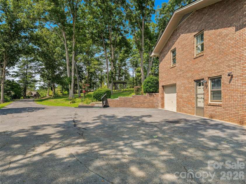 38 Chadwick Wade Drive, Asheville, NC 28804.  MLS# CAR4414061, YatesRealty ID 24019. 