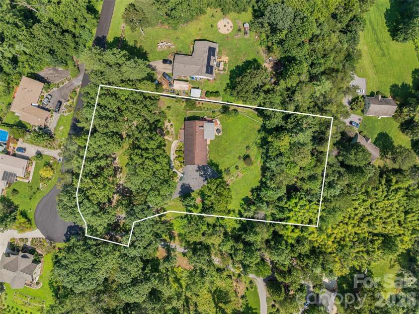 38 Chadwick Wade Drive, Asheville, NC 28804.  MLS# CAR4414061, YatesRealty ID 24019. 