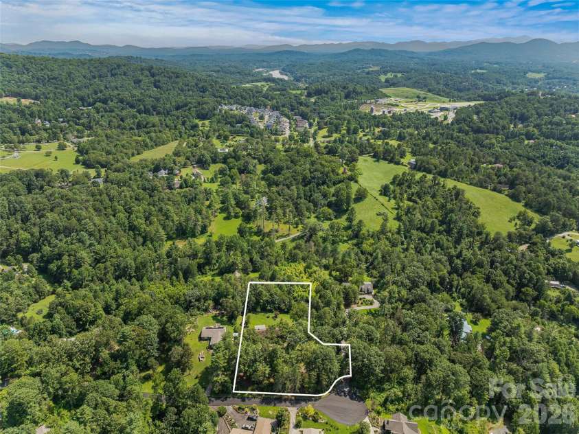 38 Chadwick Wade Drive, Asheville, NC 28804.  MLS# CAR4414061, YatesRealty ID 24019. 