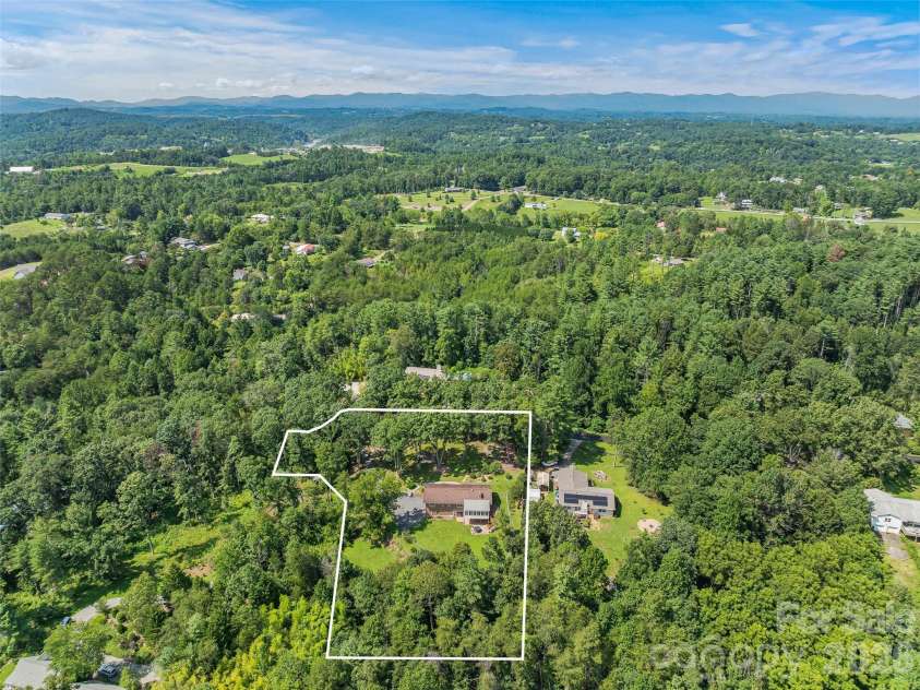 38 Chadwick Wade Drive, Asheville, NC 28804.  MLS# CAR4414061, YatesRealty ID 24019. 