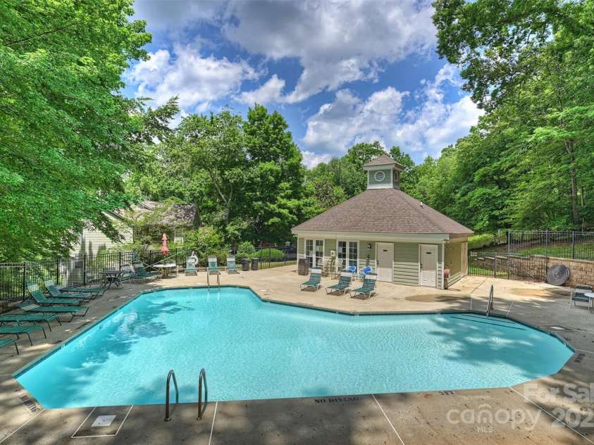 6016 Gray Gate Lane, Charlotte, NC 28210.  MLS# CAR4257900, YatesRealty ID 24019. A great place to relax!