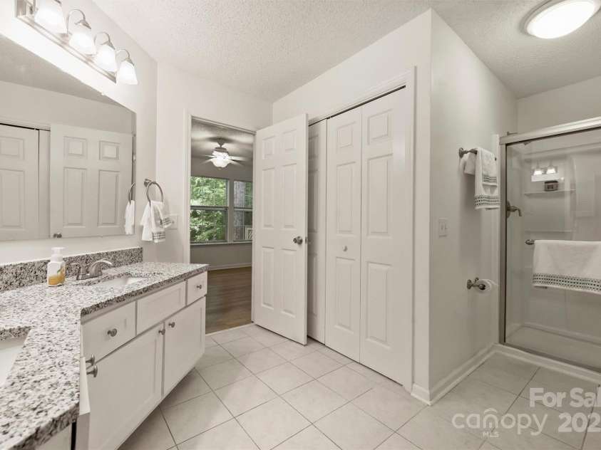 6016 Gray Gate Lane, Charlotte, NC 28210.  MLS# CAR4257900, YatesRealty ID 24019. Bathroom