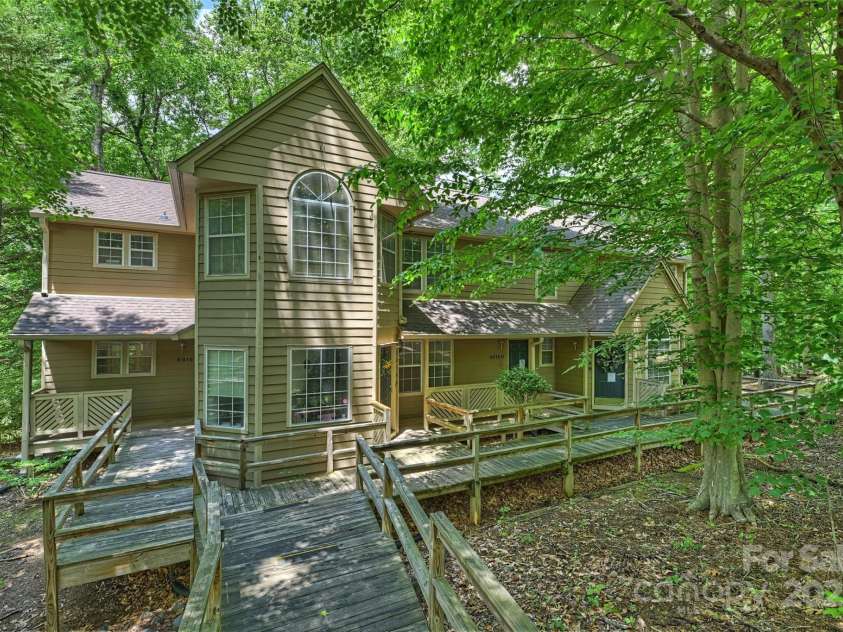 6016 Gray Gate Lane, Charlotte, NC 28210.  MLS# CAR4257900, YatesRealty ID 24019. Great SouthPark location!