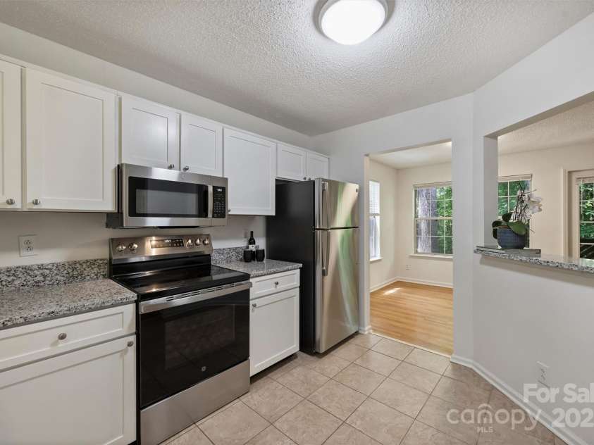 6016 Gray Gate Lane, Charlotte, NC 28210.  MLS# CAR4257900, YatesRealty ID 24019. Kitchen