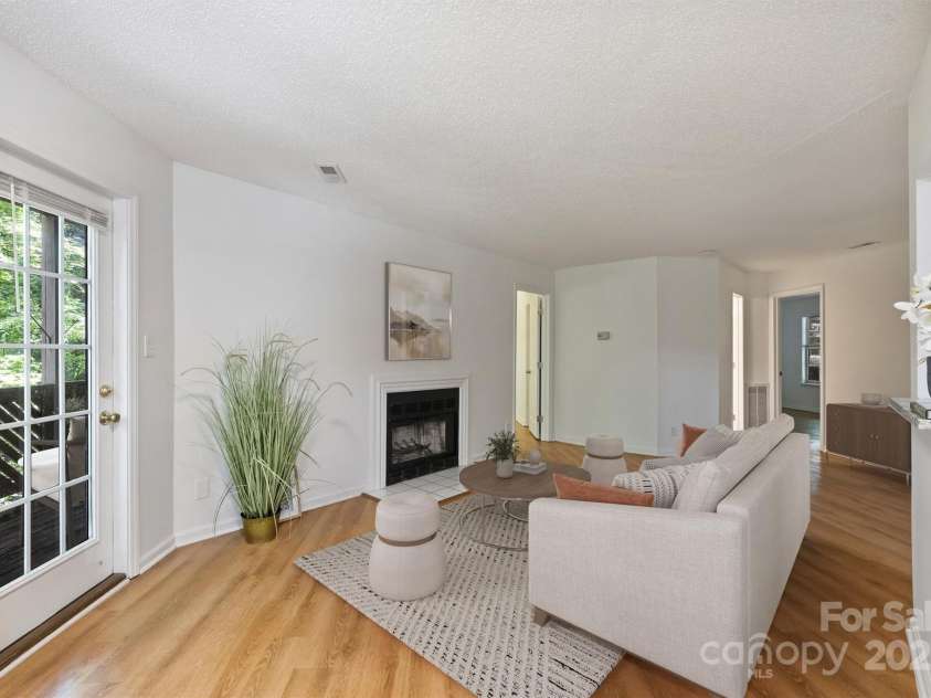 6016 Gray Gate Lane, Charlotte, NC 28210.  MLS# CAR4257900, YatesRealty ID 24019. Living room