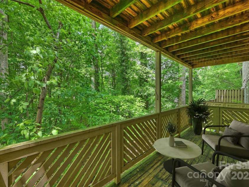 6016 Gray Gate Lane, Charlotte, NC 28210.  MLS# CAR4257900, YatesRealty ID 24019. Outdoor living area