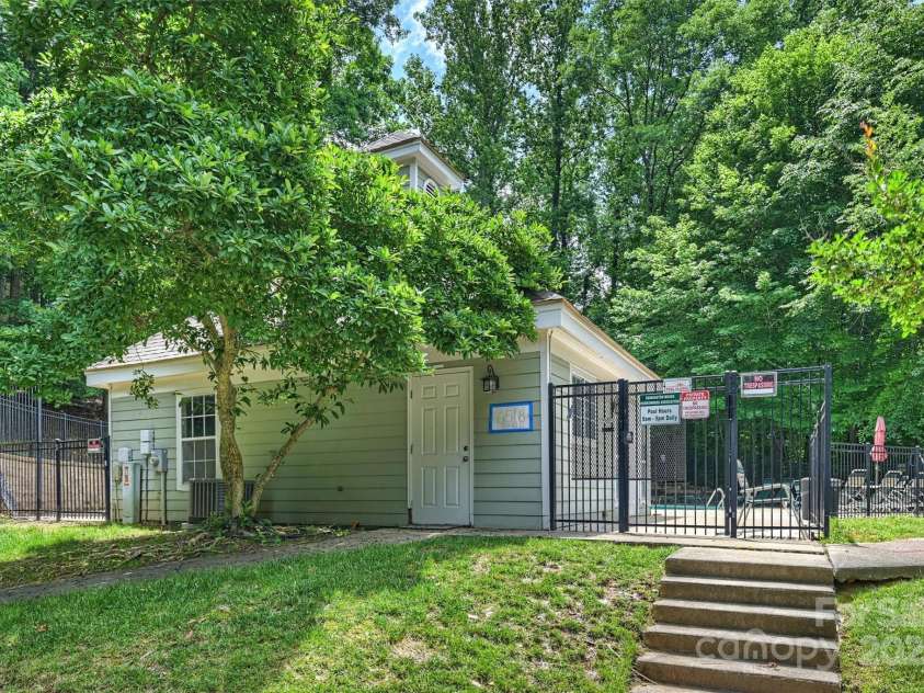 6016 Gray Gate Lane, Charlotte, NC 28210.  MLS# CAR4257900, YatesRealty ID 24019. Pool house