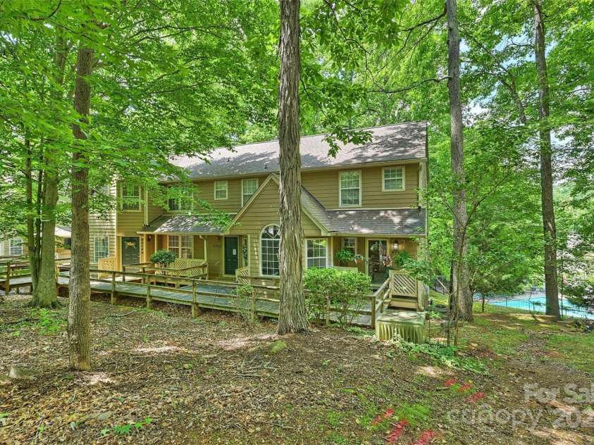 6016 Gray Gate Lane, Charlotte, NC 28210.  MLS# CAR4257900, YatesRealty ID 24019. Scenic beauty all around