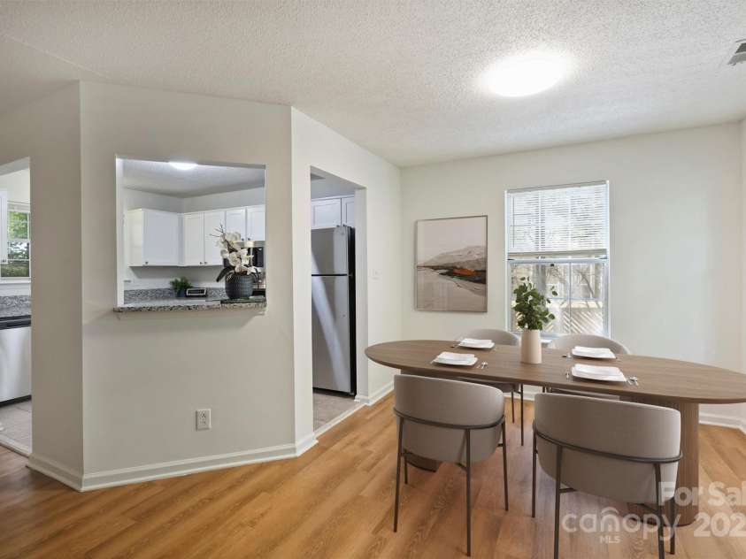 6016 Gray Gate Lane, Charlotte, NC 28210.  MLS# CAR4257900, YatesRealty ID 24019. Sunny and bright!