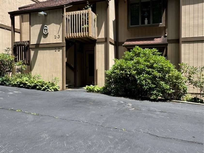 175 Ridgeview Road, Sugar Mountain, NC 28604.  MLS# CAR4300479, YatesRealty ID 2402. 