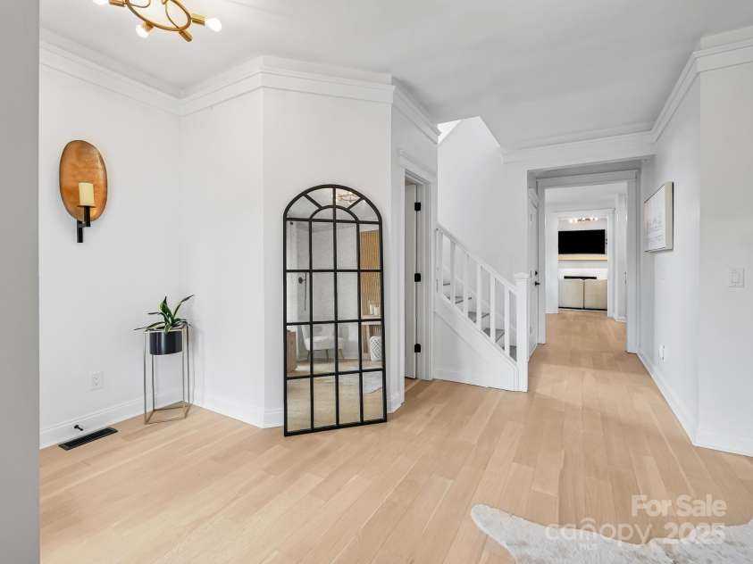 35 White Ash Drive, Asheville, NC 28803.  MLS# CAR4255921, YatesRealty ID 24020. Foyer entering in the front door