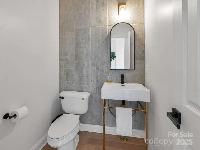 35 White Ash Drive, Asheville, NC 28803.  MLS# CAR4255921, YatesRealty ID 24020. I/2 Bath Main Level