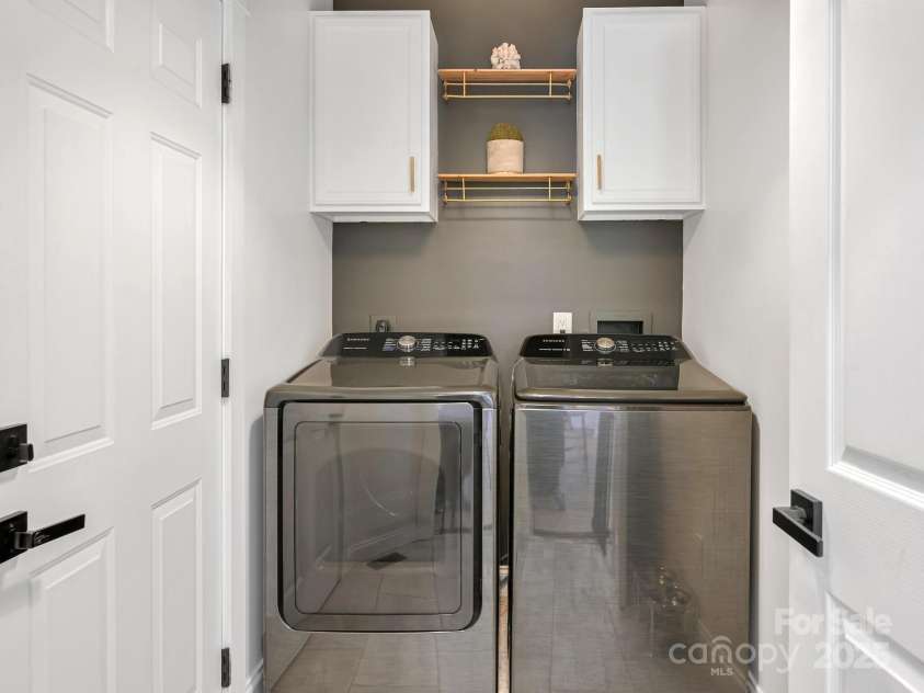 35 White Ash Drive, Asheville, NC 28803.  MLS# CAR4255921, YatesRealty ID 24020. Main Laundry