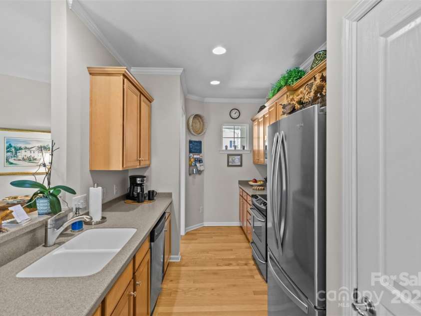 33124 Tanager Court, Fort Mill, SC 29707.  MLS# CAR4276689, YatesRealty ID 24021. Great counter space