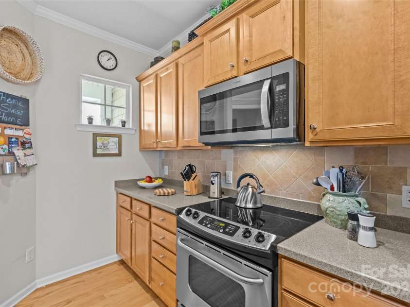 33124 Tanager Court, Fort Mill, SC 29707.  MLS# CAR4276689, YatesRealty ID 24021. Stainless appliances