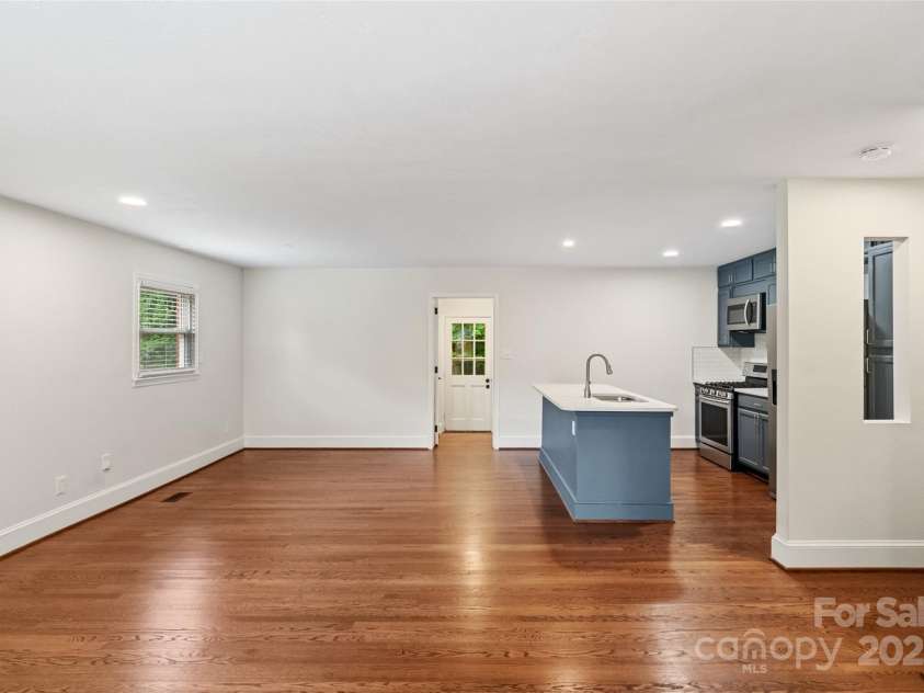 4906 Charleston Drive, Charlotte, NC 28212.  MLS# CAR4266265, YatesRealty ID 24024. 