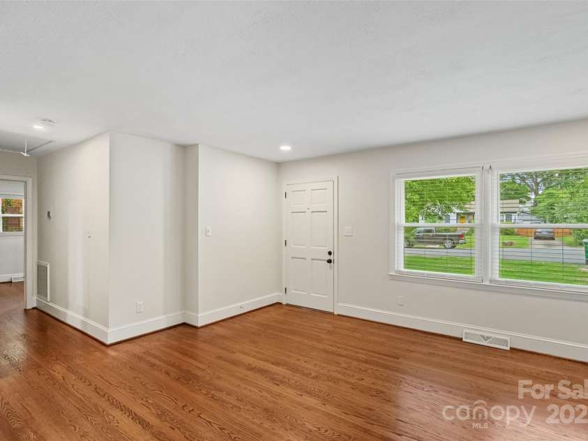 4906 Charleston Drive, Charlotte, NC 28212.  MLS# CAR4266265, YatesRealty ID 24024. 