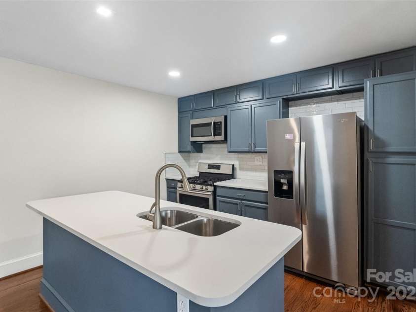 4906 Charleston Drive, Charlotte, NC 28212.  MLS# CAR4266265, YatesRealty ID 24024. 