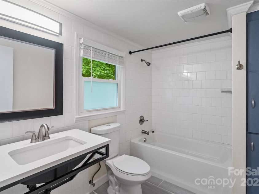 4906 Charleston Drive, Charlotte, NC 28212.  MLS# CAR4266265, YatesRealty ID 24024. 