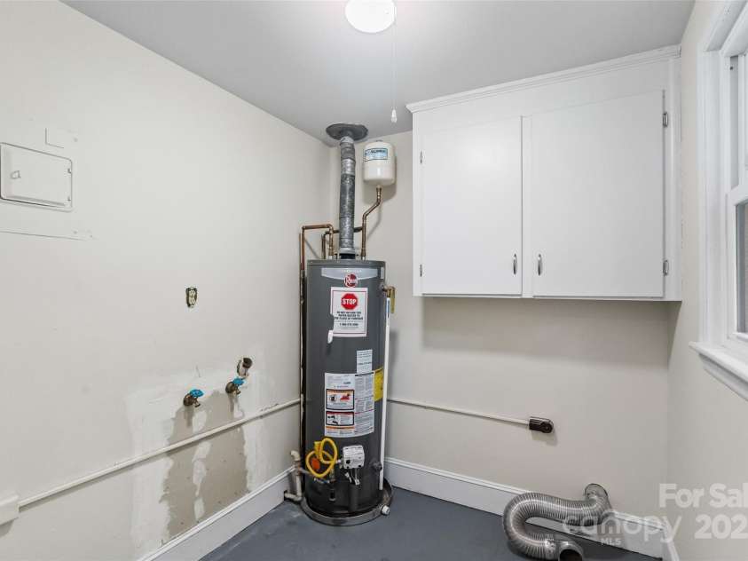 4906 Charleston Drive, Charlotte, NC 28212.  MLS# CAR4266265, YatesRealty ID 24024. 