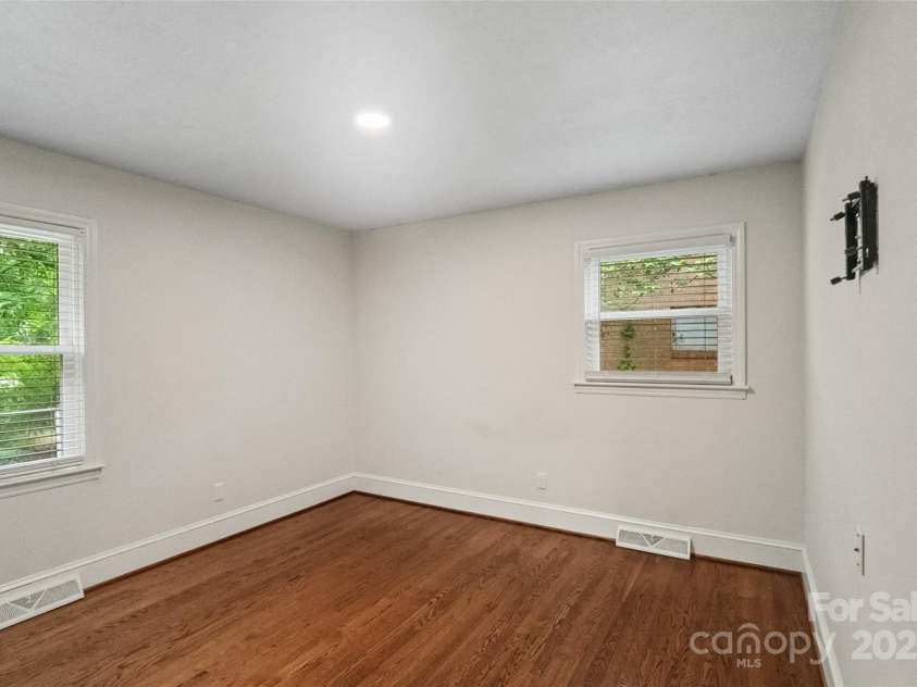 4906 Charleston Drive, Charlotte, NC 28212.  MLS# CAR4266265, YatesRealty ID 24024. 