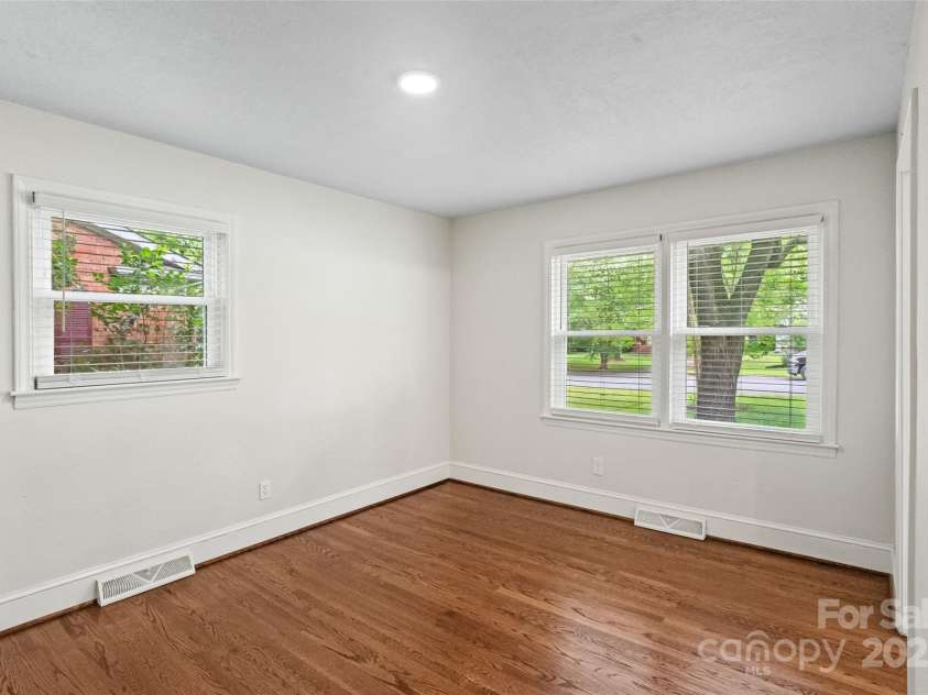 4906 Charleston Drive, Charlotte, NC 28212.  MLS# CAR4266265, YatesRealty ID 24024. 