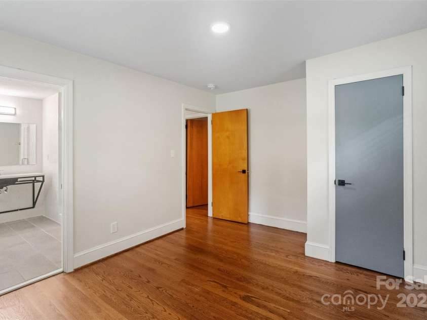 4906 Charleston Drive, Charlotte, NC 28212.  MLS# CAR4266265, YatesRealty ID 24024. 