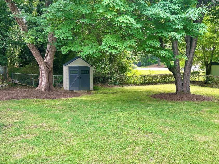 4906 Charleston Drive, Charlotte, NC 28212.  MLS# CAR4266265, YatesRealty ID 24024. 